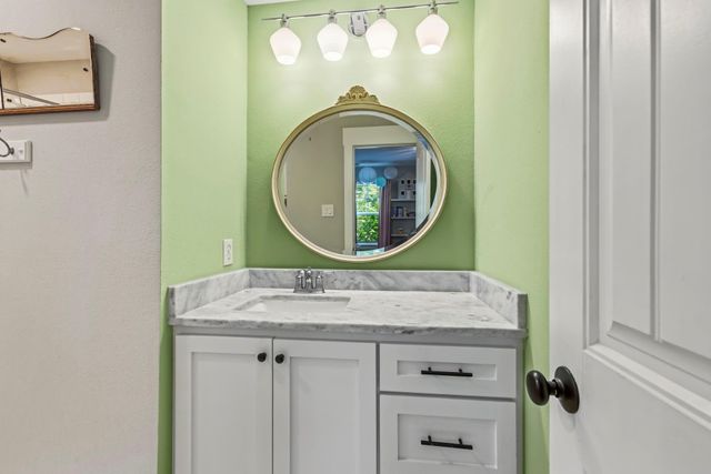 390 Camden Hills W, Montgomery, TX 77356