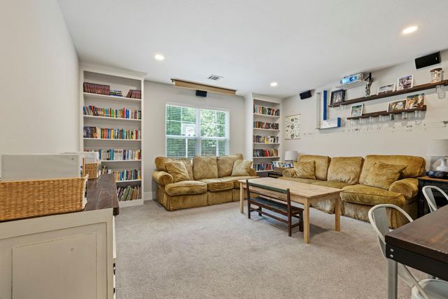 390 Camden Hills W, Montgomery, TX 77356