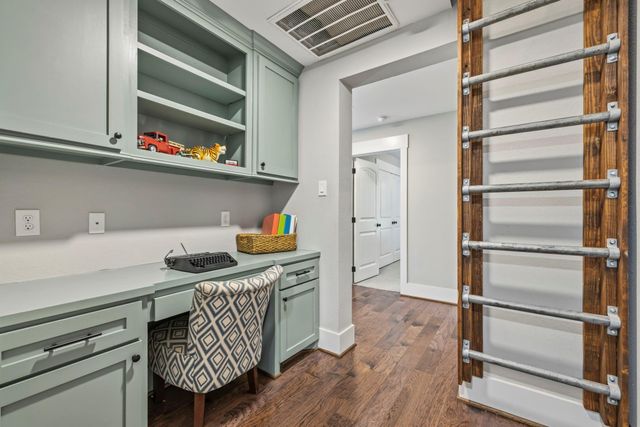 390 Camden Hills W, Montgomery, TX 77356