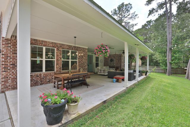 390 Camden Hills W, Montgomery, TX 77356