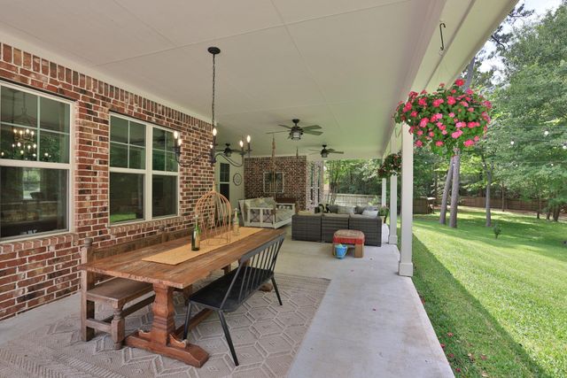 390 Camden Hills W, Montgomery, TX 77356