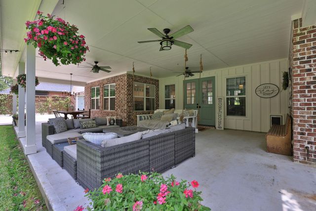 390 Camden Hills W, Montgomery, TX 77356