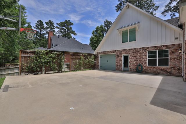 390 Camden Hills W, Montgomery, TX 77356