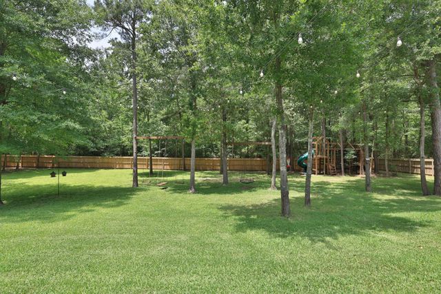 390 Camden Hills W, Montgomery, TX 77356