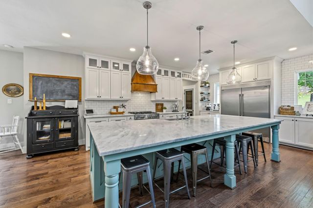 390 Camden Hills W, Montgomery, TX 77356