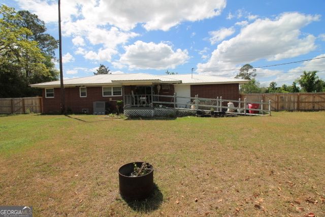1749 Us Highway 1 N, Alma, GA 31510