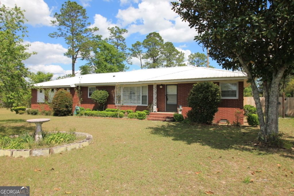 1749 Us Highway 1 N, Alma, GA 31510