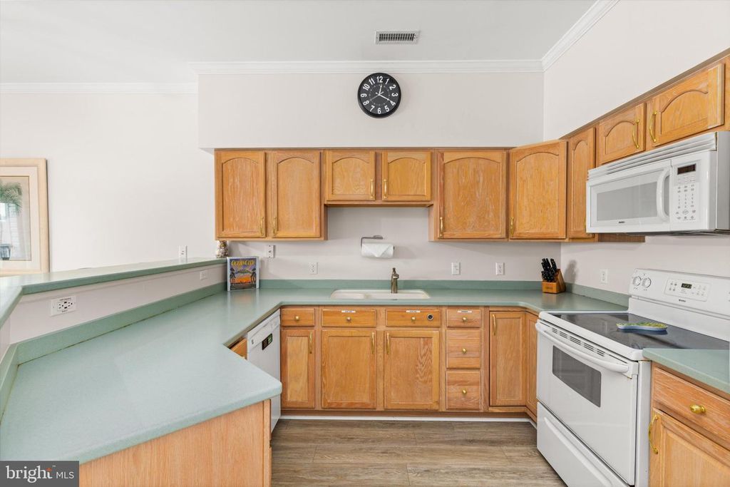 Image 15 of property listing at 8901 RUSTY ANCHOR RD #C, Ocean City, MD 21842