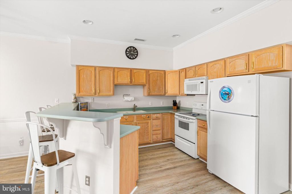 Image 18 of property listing at 8901 RUSTY ANCHOR RD #C, Ocean City, MD 21842