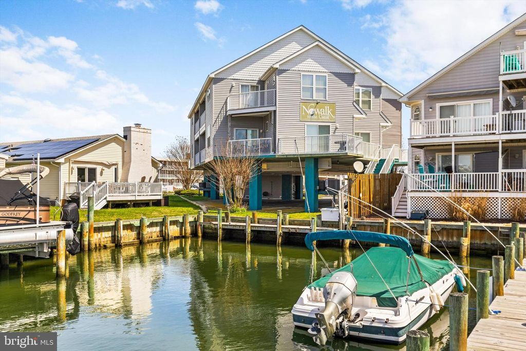 Image 3 of property listing at 8901 RUSTY ANCHOR RD #C, Ocean City, MD 21842