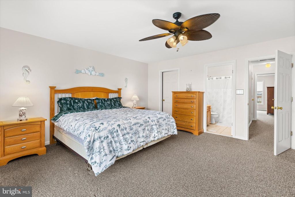 Image 31 of property listing at 8901 RUSTY ANCHOR RD #C, Ocean City, MD 21842