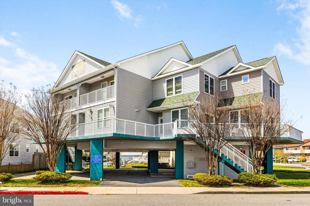 Image 4 of property listing at 8901 RUSTY ANCHOR RD #C, Ocean City, MD 21842