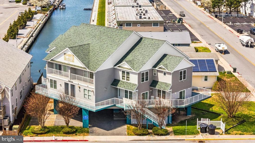 Image 5 of property listing at 8901 RUSTY ANCHOR RD #C, Ocean City, MD 21842