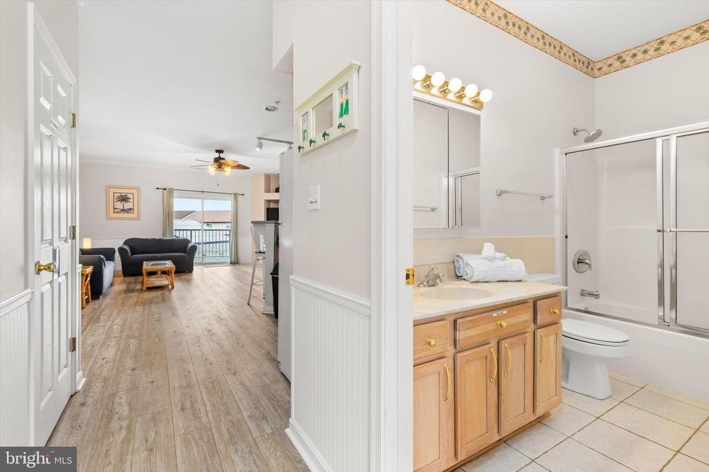 Image 7 of property listing at 8901 RUSTY ANCHOR RD #C, Ocean City, MD 21842