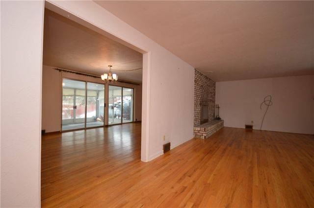 827 9th St, Oakmont, PA 15139