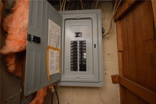 827 9th St, Oakmont, PA 15139