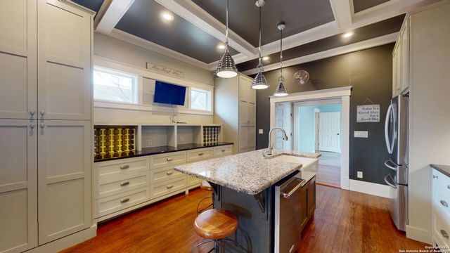 819 W French PL, San Antonio, TX 78212