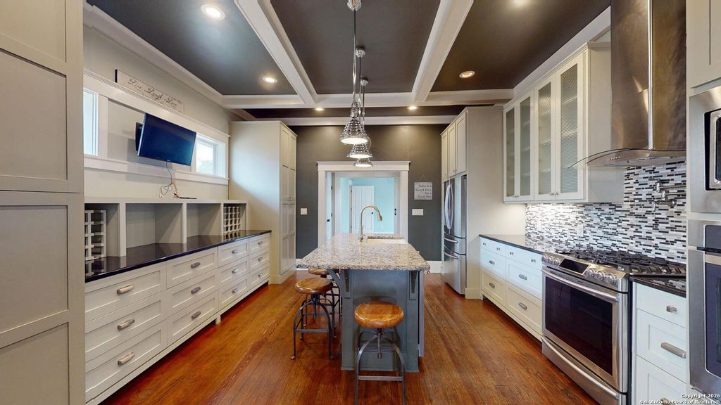 819 W French PL, San Antonio, TX 78212