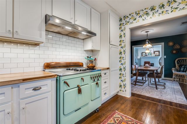 214 S Briscoe Boulevard, Dallas, TX 75211