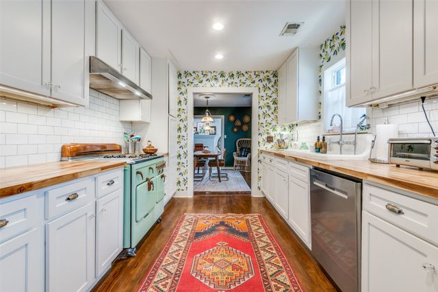 214 S Briscoe Boulevard, Dallas, TX 75211