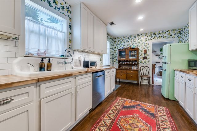 214 S Briscoe Boulevard, Dallas, TX 75211