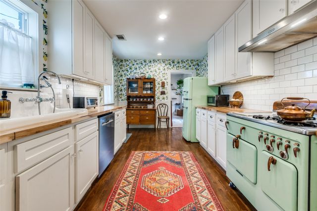 214 S Briscoe Boulevard, Dallas, TX 75211