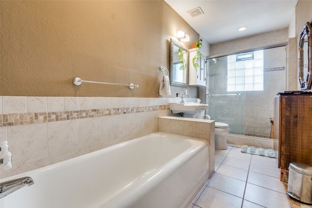 214 S Briscoe Boulevard, Dallas, TX 75211