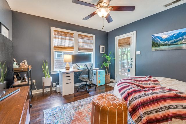 214 S Briscoe Boulevard, Dallas, TX 75211