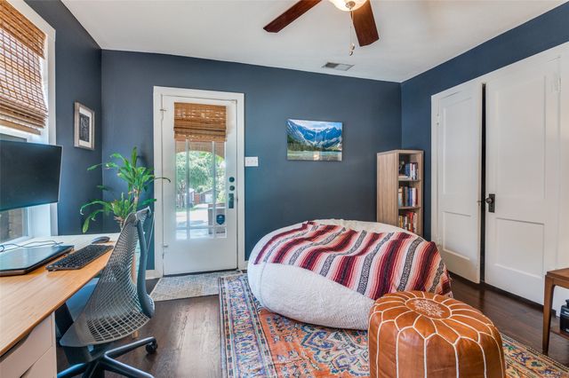 214 S Briscoe Boulevard, Dallas, TX 75211