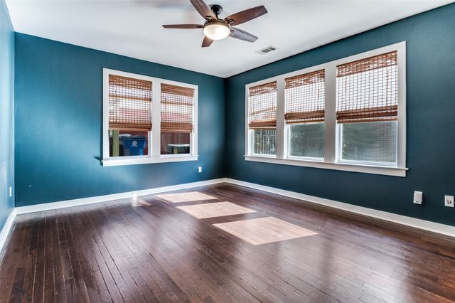 214 S Briscoe Boulevard, Dallas, TX 75211