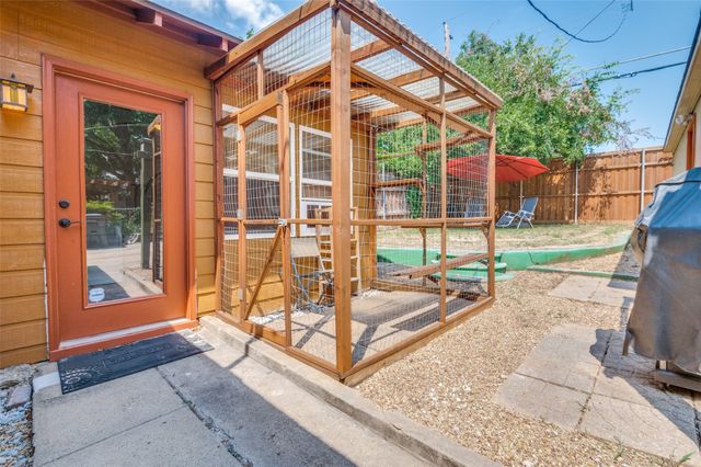 214 S Briscoe Boulevard, Dallas, TX 75211