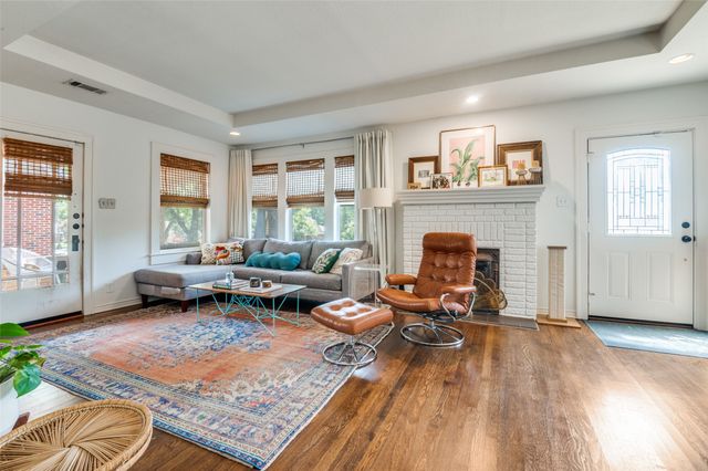 214 S Briscoe Boulevard, Dallas, TX 75211