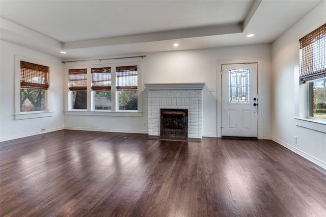 214 S Briscoe Boulevard, Dallas, TX 75211