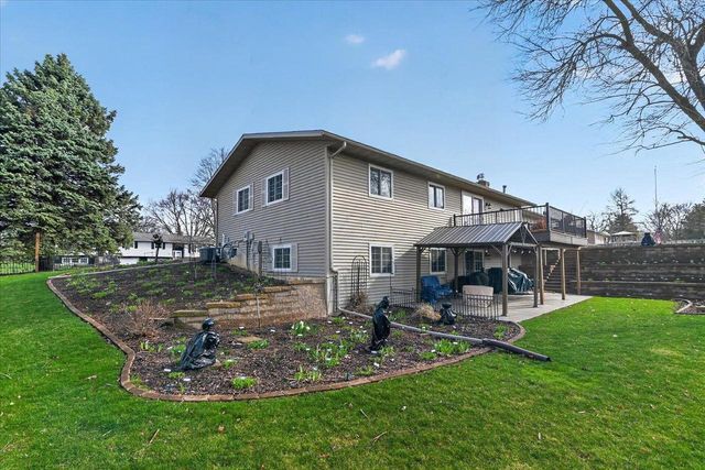 450 Bonnie Road, Cottage Grove, WI 53527