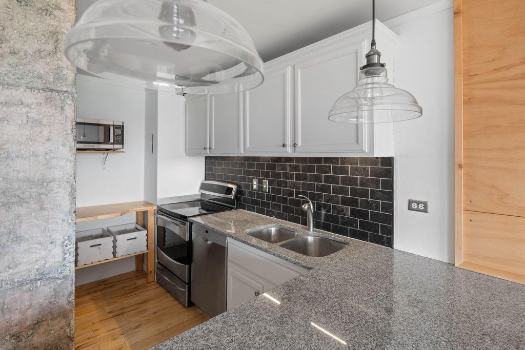 19 S 1st Street B2706, Minneapolis, MN 55401