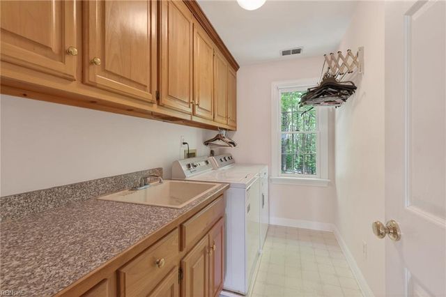 11125 Olde Towne PL, Smithfield, VA 23430