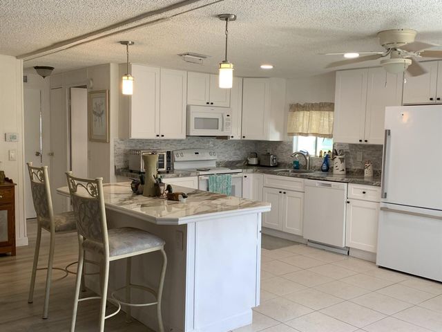 8 Brisa Lane, Port St. Lucie, FL 34952