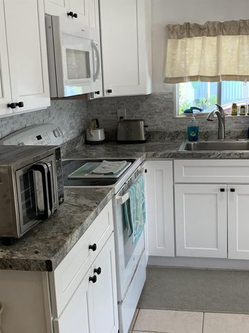 8 Brisa Lane, Port St. Lucie, FL 34952