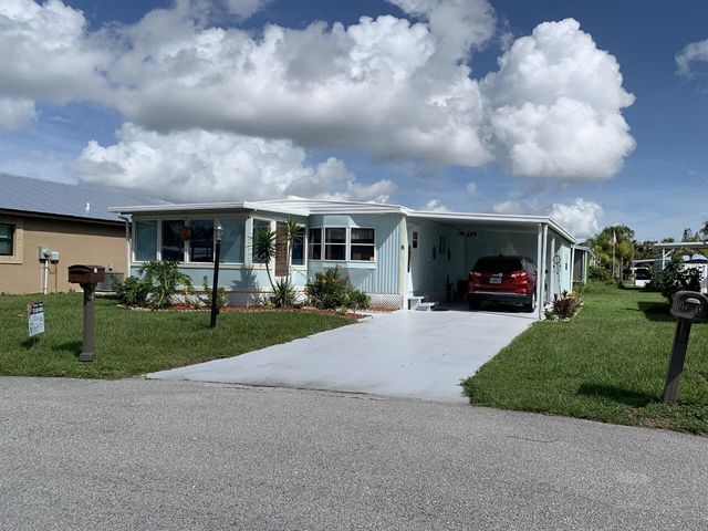 8 Brisa Lane, Port St. Lucie, FL 34952