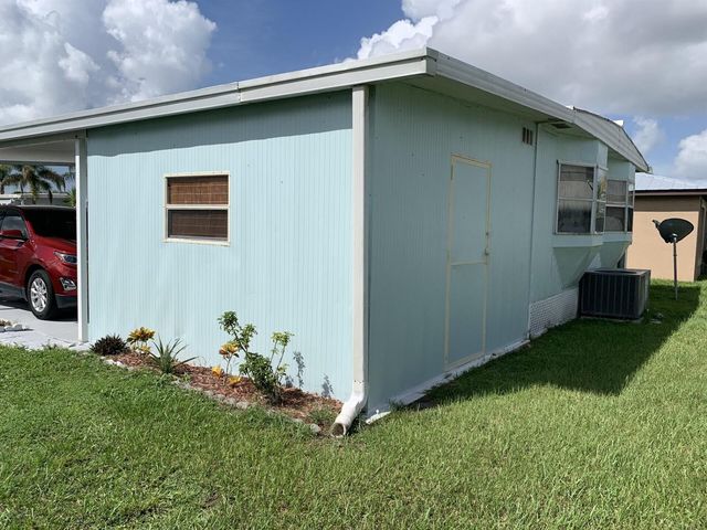 8 Brisa Lane, Port St. Lucie, FL 34952