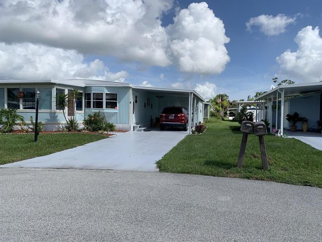 8 Brisa Lane, Port St. Lucie, FL 34952