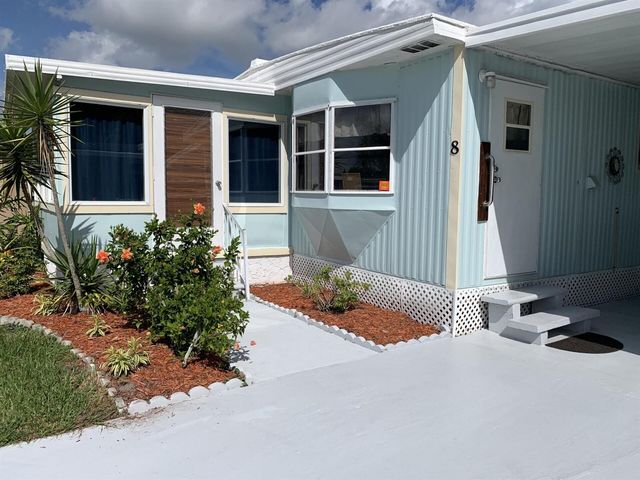 8 Brisa Lane, Port St. Lucie, FL 34952
