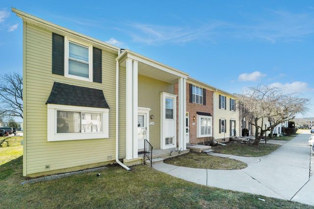 37545 Charter Oaks Boulevard, Clinton Twp, MI 48036