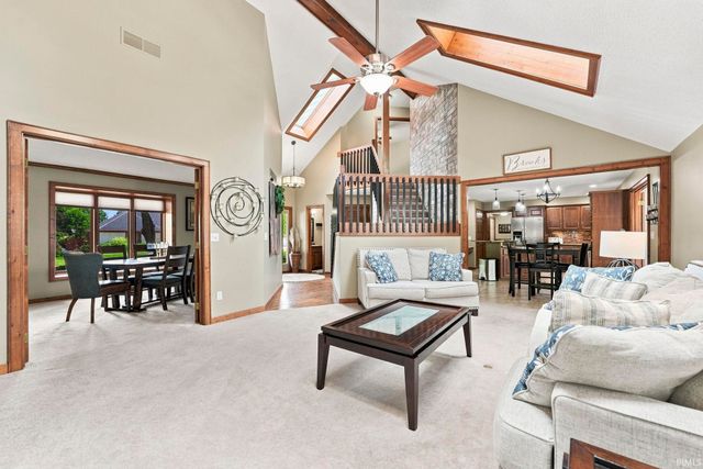 1817 Woodland Lake Pass, Fort Wayne, IN 46825