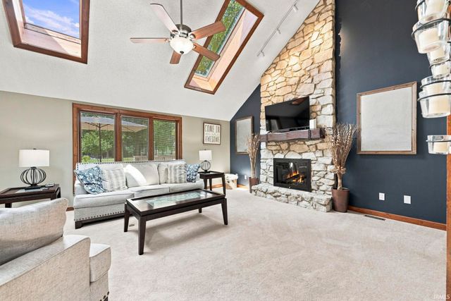 1817 Woodland Lake Pass, Fort Wayne, IN 46825