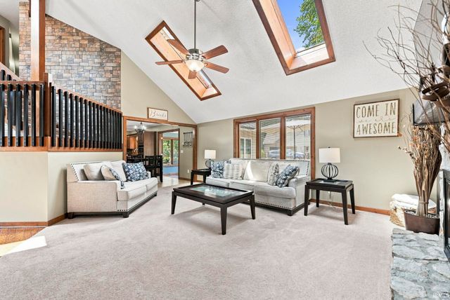 1817 Woodland Lake Pass, Fort Wayne, IN 46825