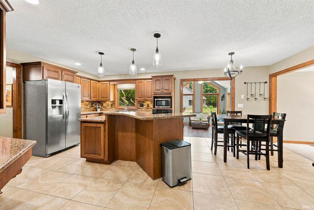 1817 Woodland Lake Pass, Fort Wayne, IN 46825