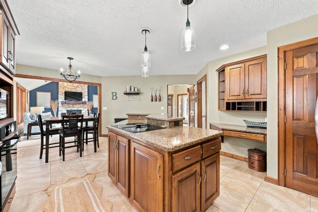 1817 Woodland Lake Pass, Fort Wayne, IN 46825