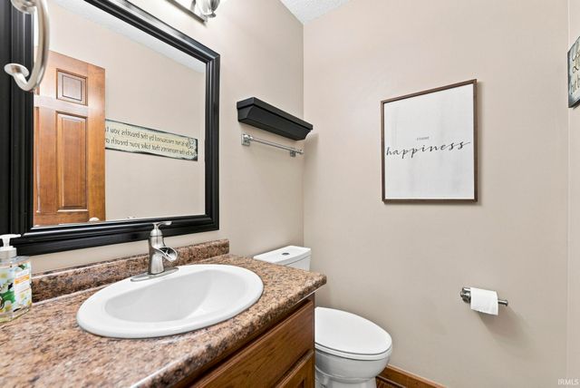 1817 Woodland Lake Pass, Fort Wayne, IN 46825