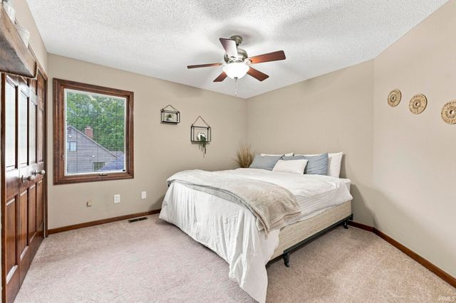 1817 Woodland Lake Pass, Fort Wayne, IN 46825